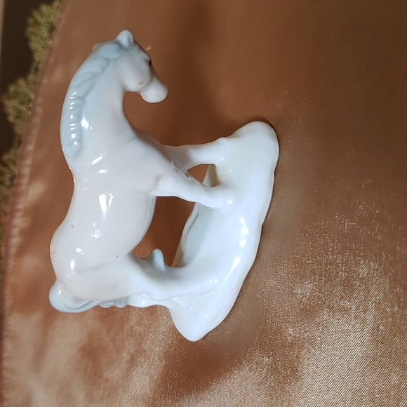 3 Horse Figurines - Picture 4 of 12